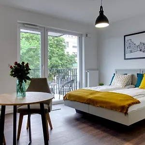essence-apartments.poznan-hotels.com/